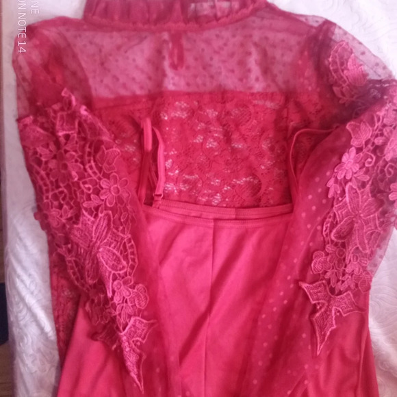 Pretty Angel Haut en soie mélangée à dentelle florale- bordeaux Taille L - Picture 9 of 11